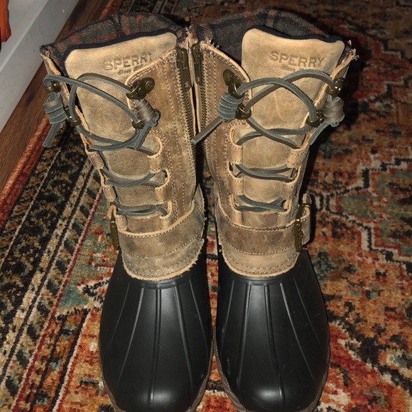 sperry duck boots with buckle
